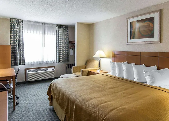Quality Inn At Collins Road - Cedar Rapids