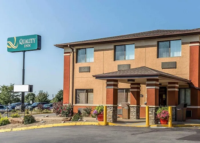 Quality Inn At Collins Road - Cedar Rapids