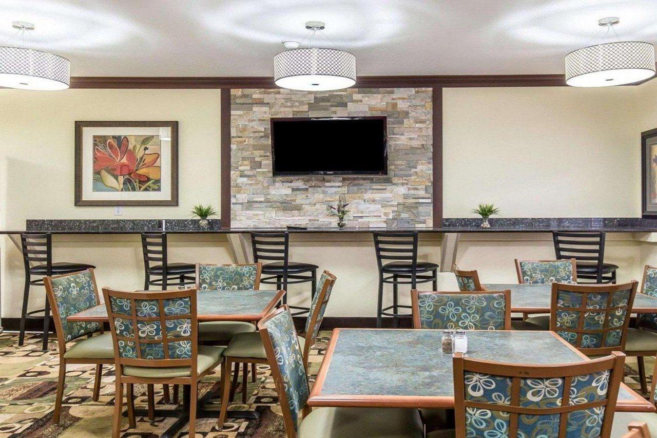 Quality At Collins Road - 3* Cedar Rapids