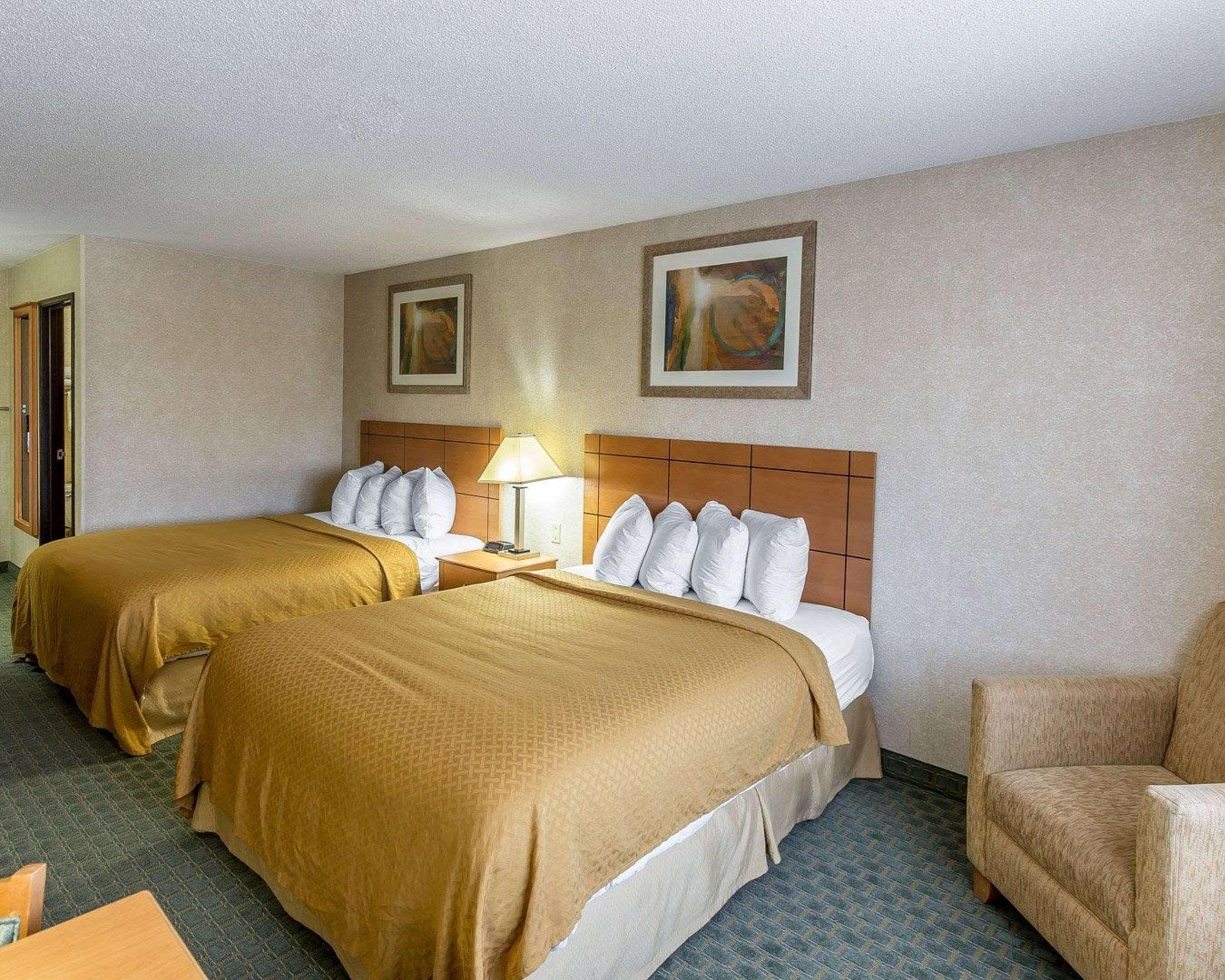 Quality At Collins Road - 3* Cedar Rapids