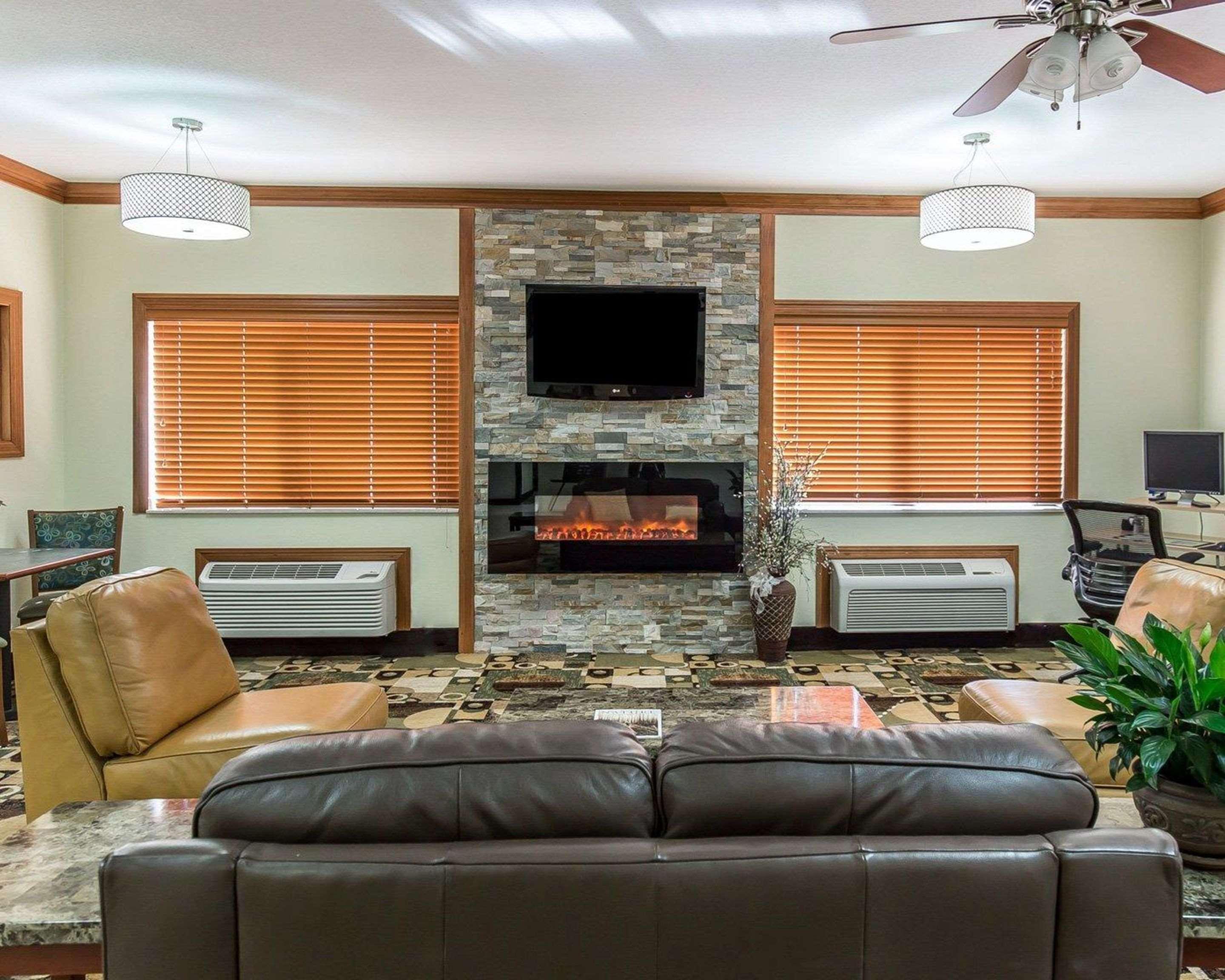 Inn Quality At Collins Road - Cedar Rapids