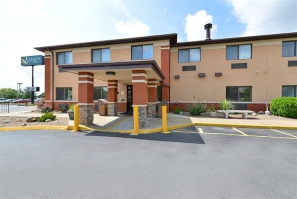 Quality At Collins Road - Inn 3*