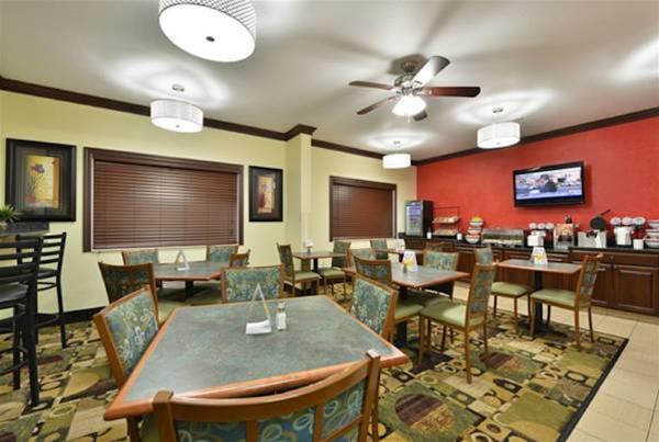 Inn Quality At Collins Road - Cedar Rapids