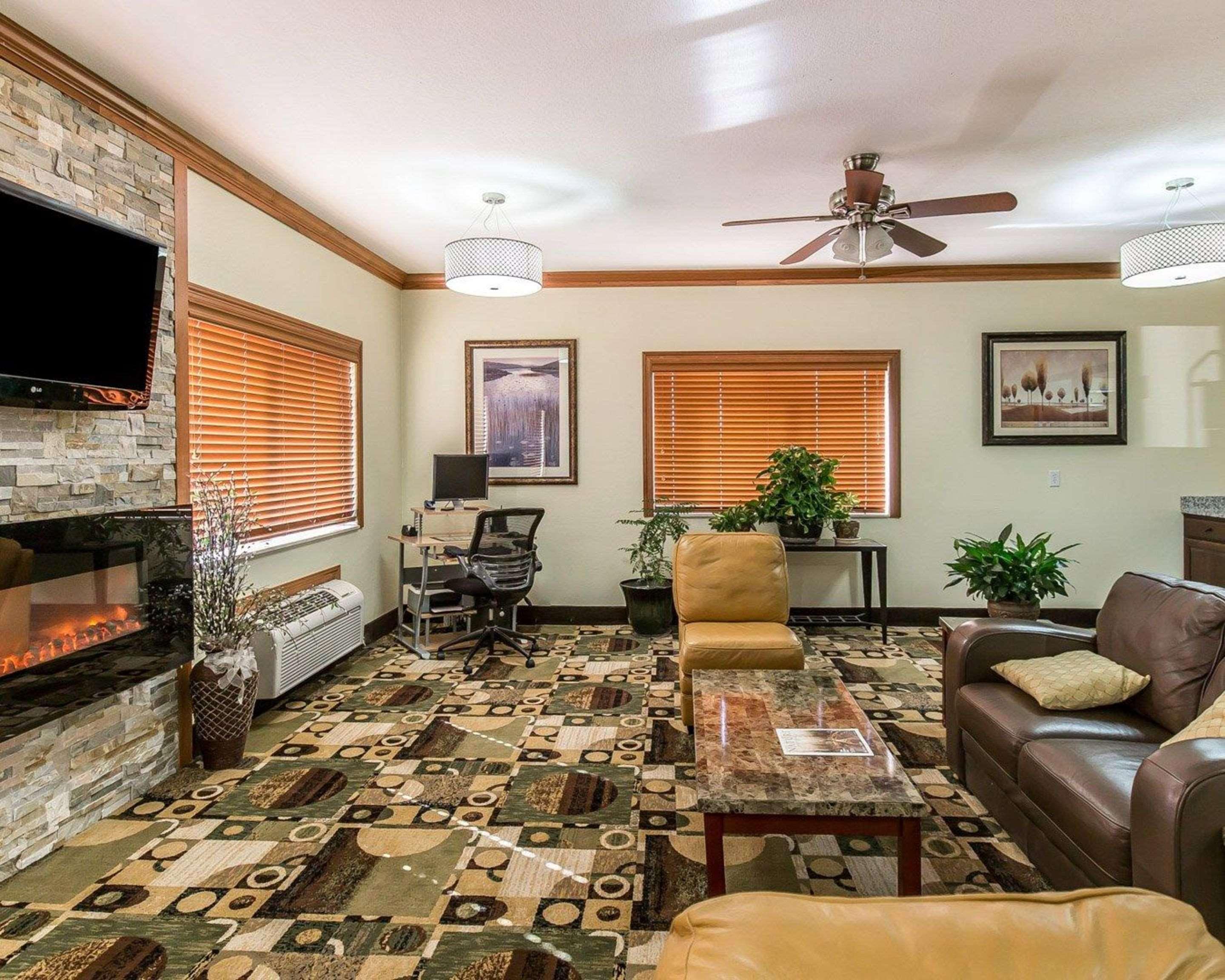 Inn Quality At Collins Road - Cedar Rapids